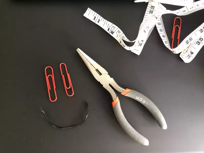 How to make keycap pulls with two paper clips without breaking the keyboard.