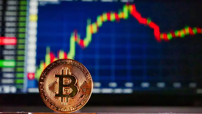 Bitcoin Falls to 3-Month Low as China Says Cryptocurrency 'Not a Real Currency'