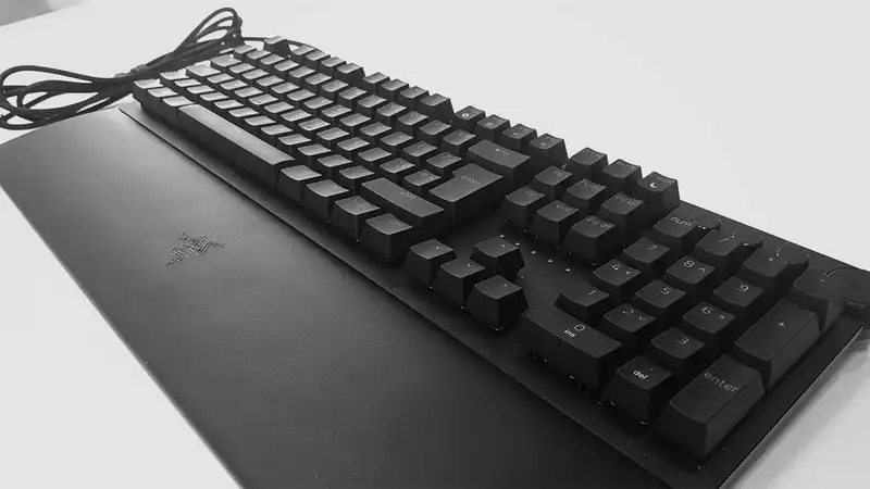 Razer Huntsman V2 Mechanical Gaming Keyboard Review