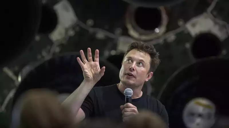 Elon Musk ousts Twitter board, calls verification "bullshit" and starts throwing ideas against the wall