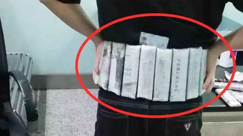 Man caught smuggling CPUs, obviously hiding them under his clothes.