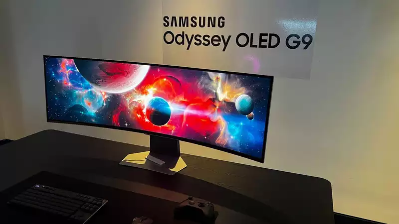 I felt like a multitasking monster in front of Samsung's 49-inch OLED ultrawide gaming monitor