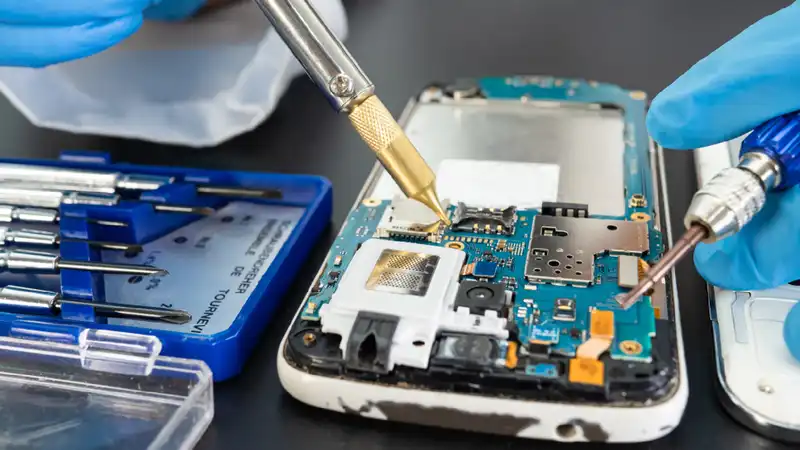 iFixit canceled Samsung's "Galaxy of Repair" partnership, criticizing the company's commitment: "We tried to do this job." Oh, we tried'