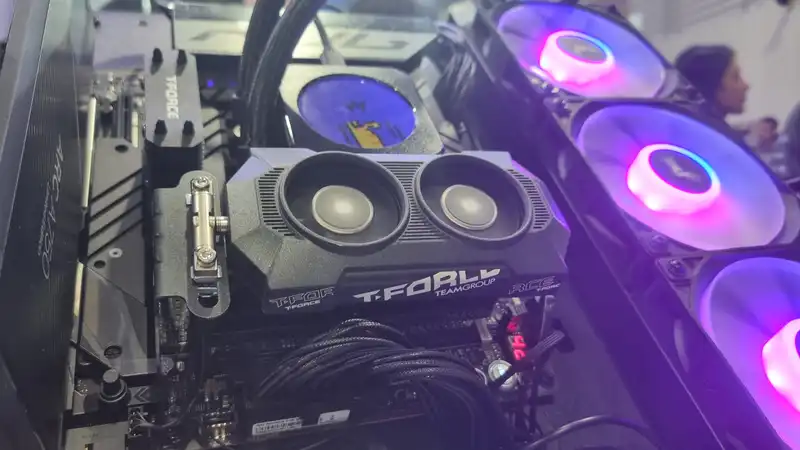 The team group showed us a surprisingly fast Gen5Ssd, a pink DDR5, and a host of wacky cooling solutions to check everything out